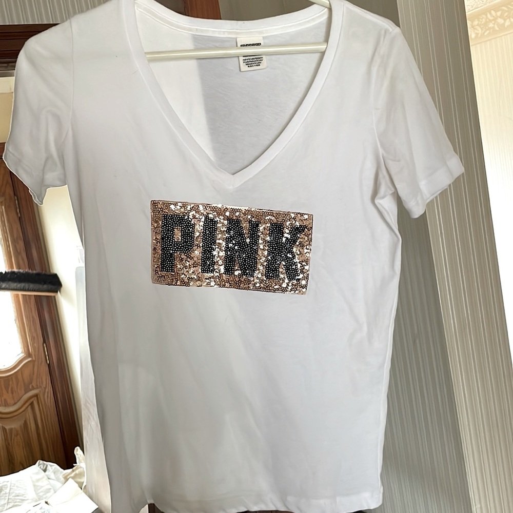 PINk women’s V neck tee XS